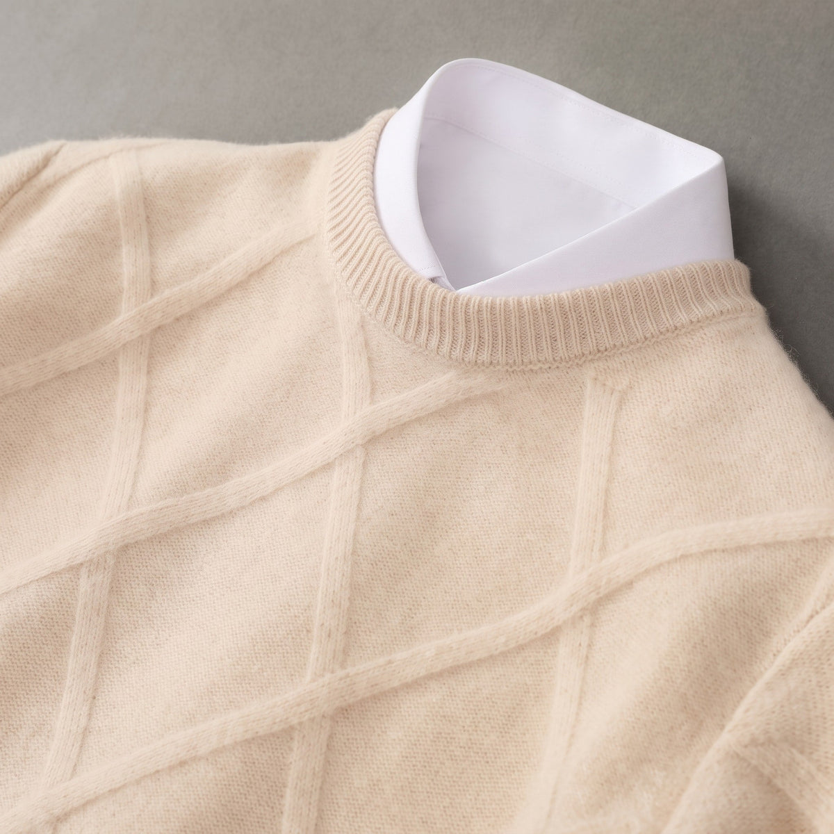 Charlotte – Women’s Relaxed Fit Crewneck Sweater with Argyle Knit - Sweaters - Beige - Sarvento