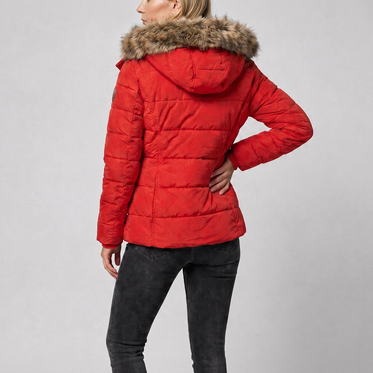 Chloe - Women's Hooded Puffer Jacket with Faux Fur Trim and Zip Pockets - Coats & Jackets - Red - Sarvento