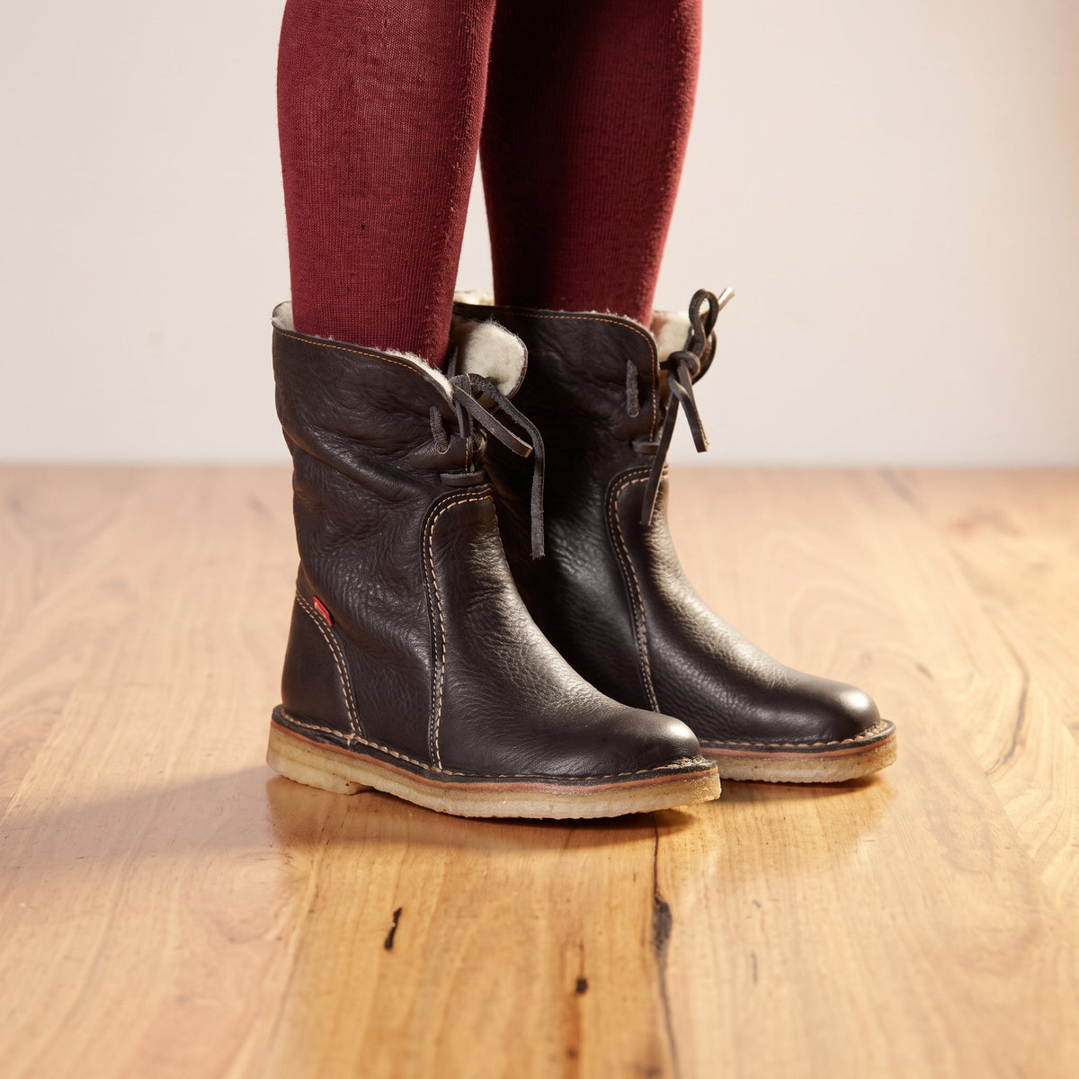 Harper - Women's Shearling Trim Lace-Up Slouch Snow Boots - Boots - Dark Brown - Sarvento