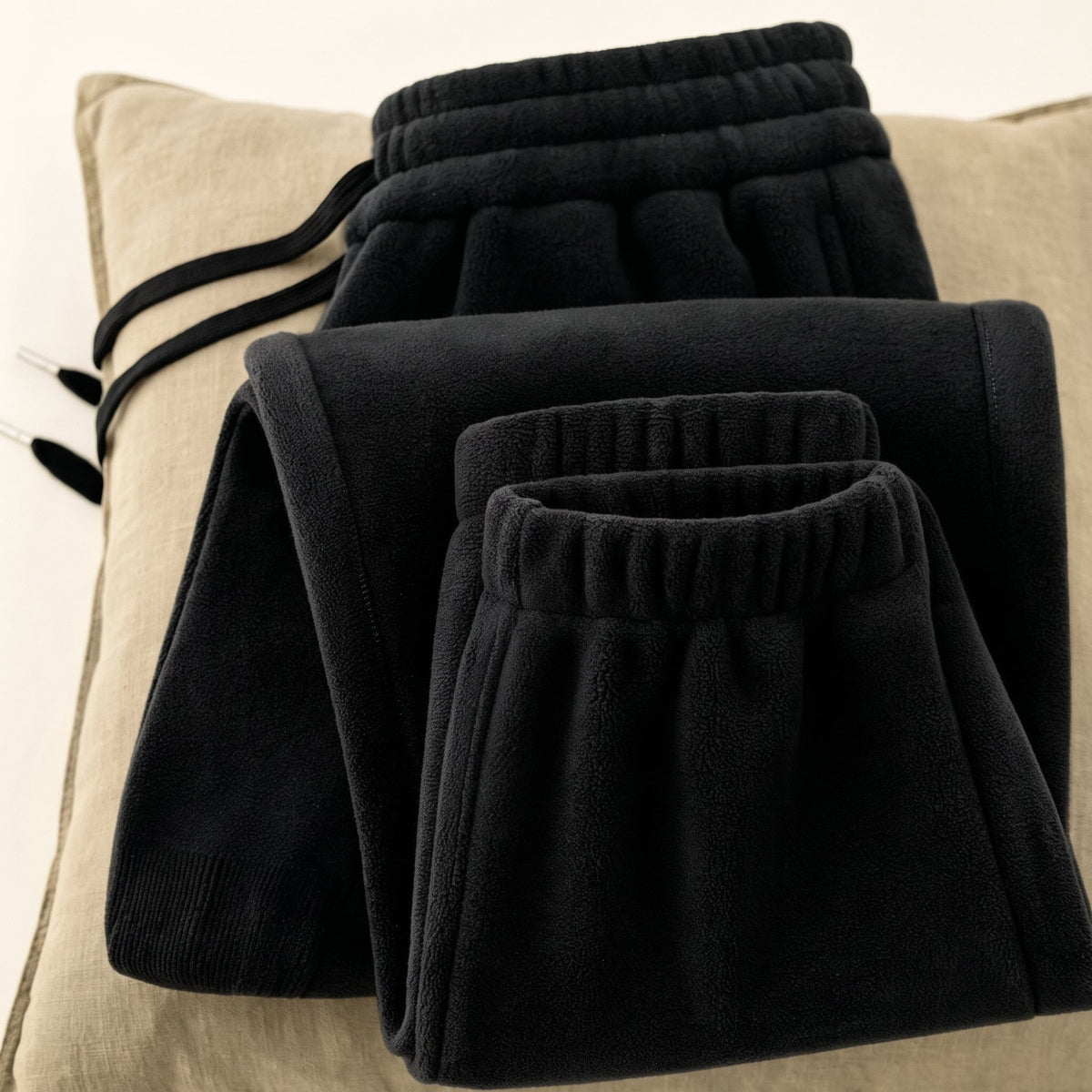 Hazel - Women's Elasticated Waist Fleece Jogger Pants with Drawstring - Joggers - Black - Sarvento