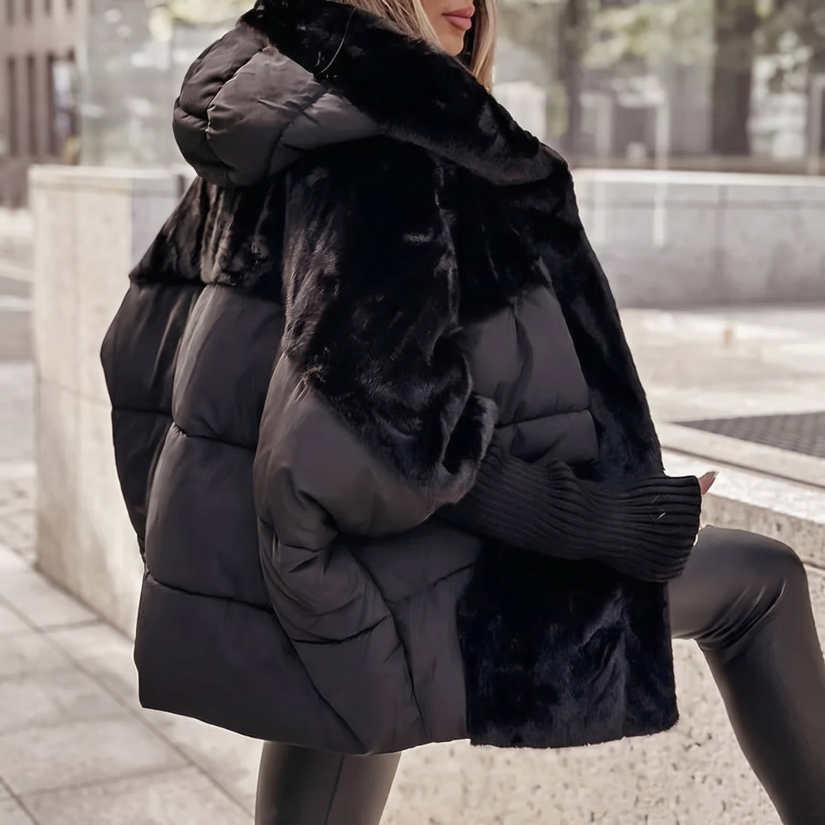 Sophie - Women's Hooded Puffer Jacket with Faux Fur Trim and Zip Closure - Puffer Jacket - Black - Sarvento