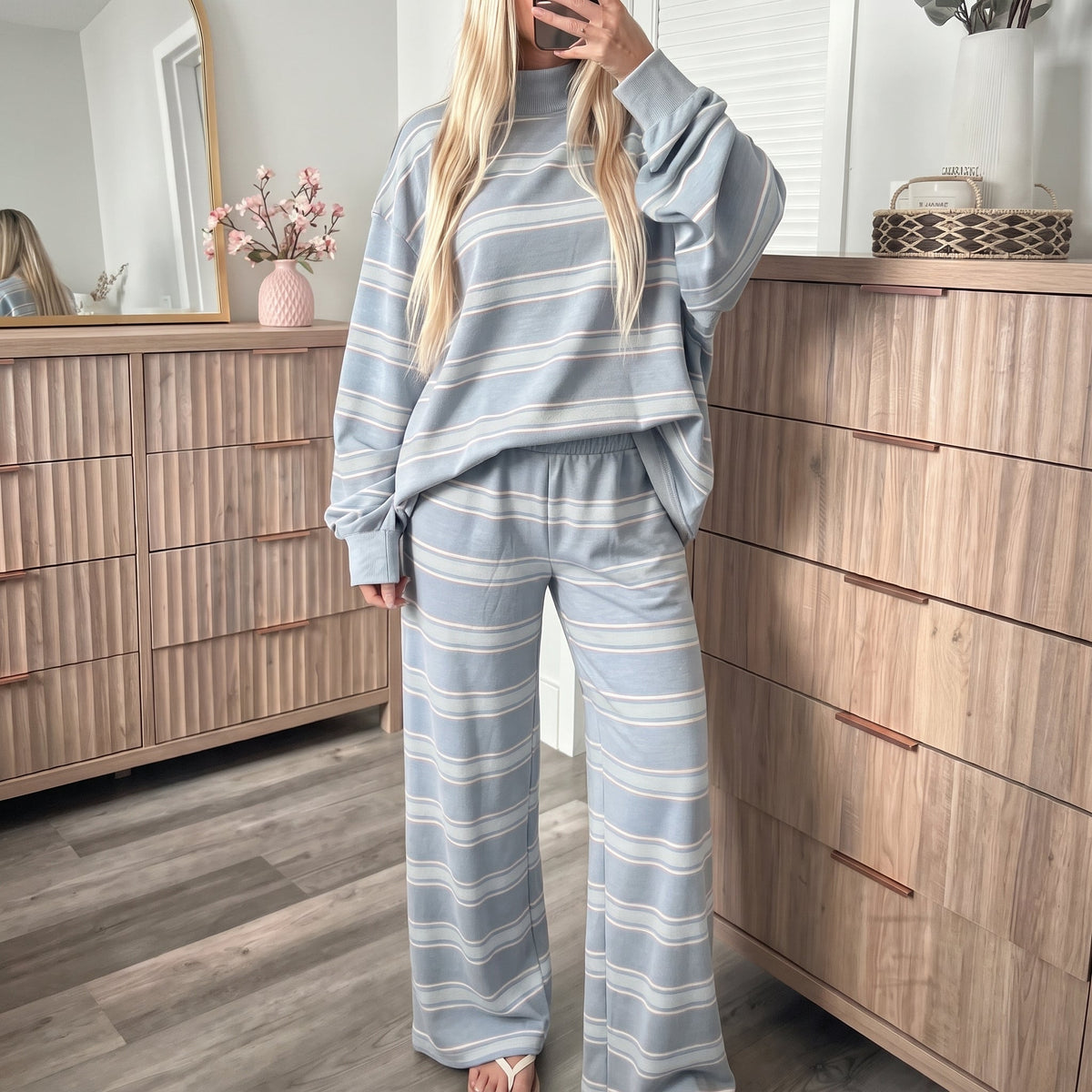 Sophie – Women’s Striped Mock Neck Lounge Set with Wide-Leg Pants - Loungewear Sets - Blue - Sarvento