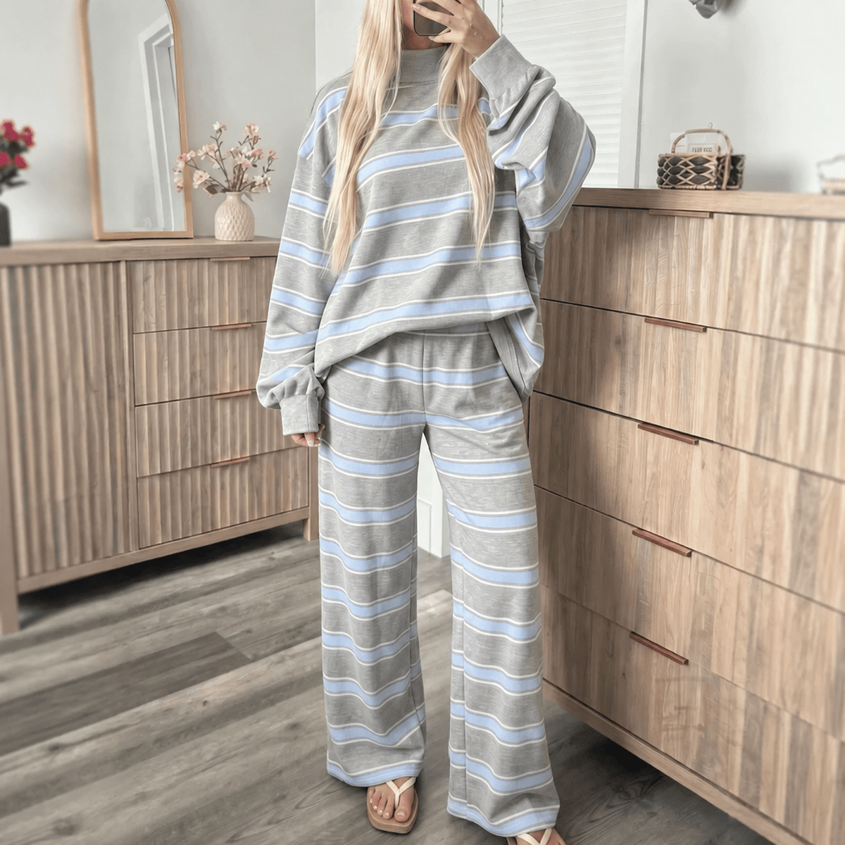 Sophie – Women’s Striped Mock Neck Lounge Set with Wide-Leg Pants - Loungewear Sets - Gray - Sarvento