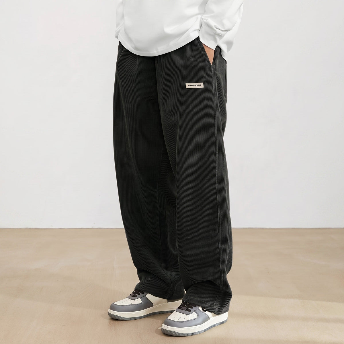 Emil - Men's Wide-Leg Corduroy Trousers with Relaxed Fit - Trousers - Black - Parker&Brooks