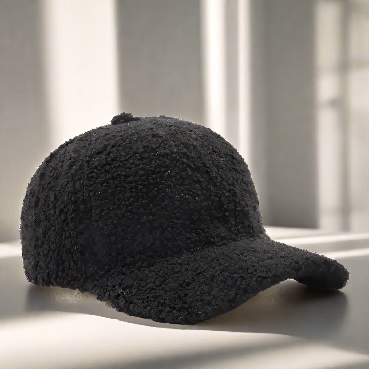 Evelyn - Women's Sherpa Baseball Cap with Adjustable Strap - Baseball Cap - Black - Sarvento