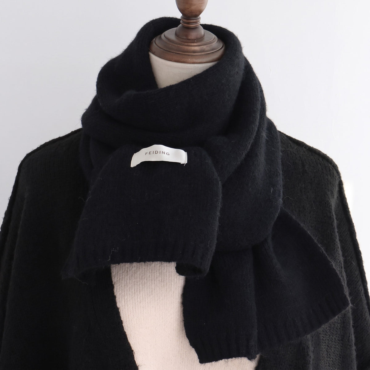 Évienne - Women's Chunky Knit Winter Scarf with Soft Ribbed Edges - Scarves & Shawls - Black - Sarvento