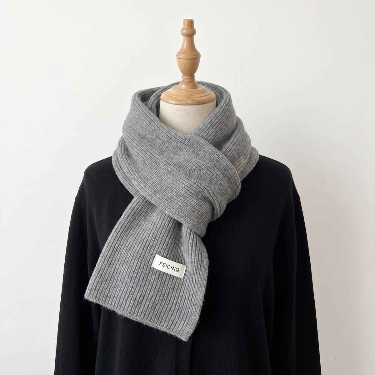 Évienne - Women's Chunky Knit Winter Scarf with Soft Ribbed Edges - Scarves & Shawls - Gray - Sarvento