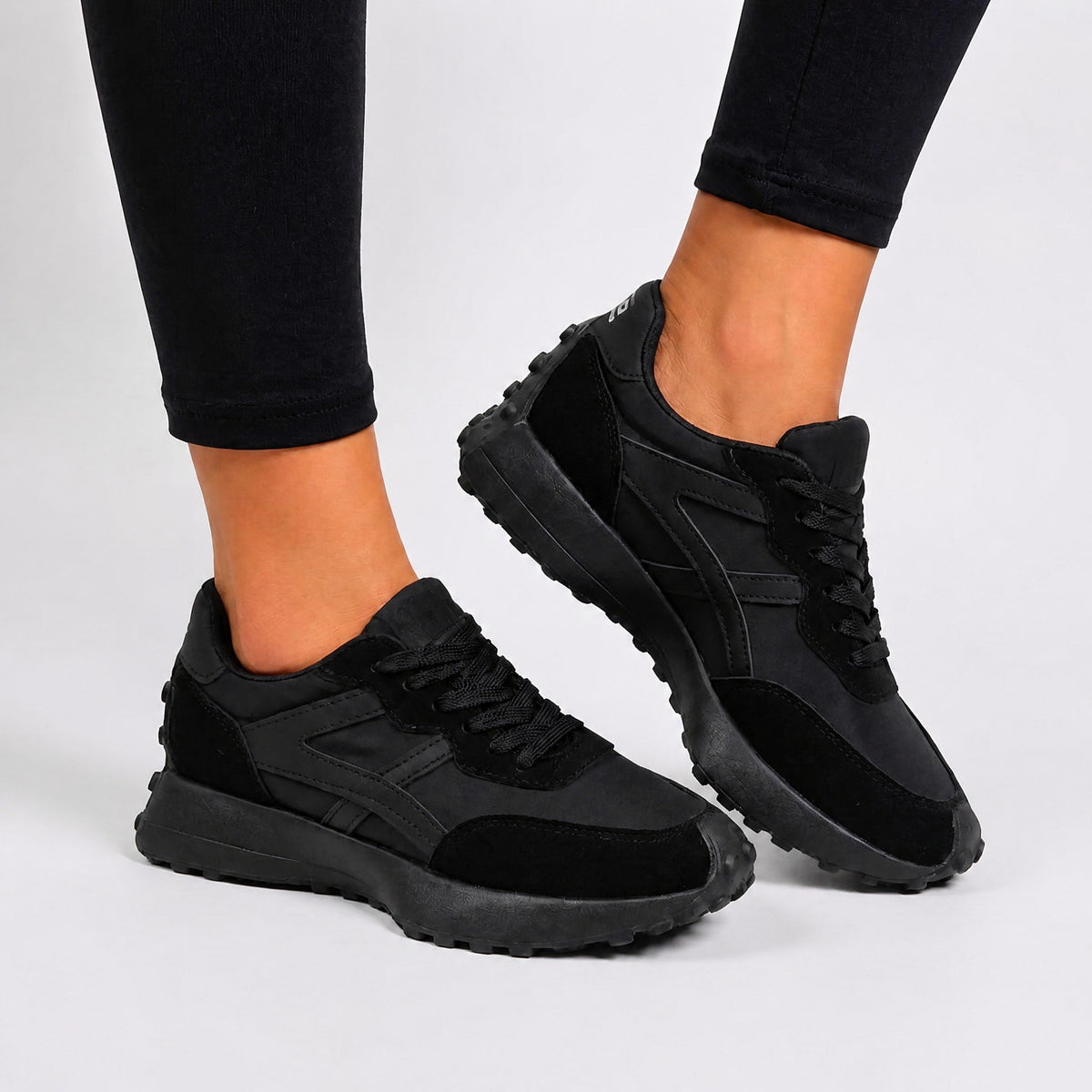 Isla - Women's Retro Chunky Lace-Up Sneakers with Contrast Panel - Sneakers - Black - Sarvento