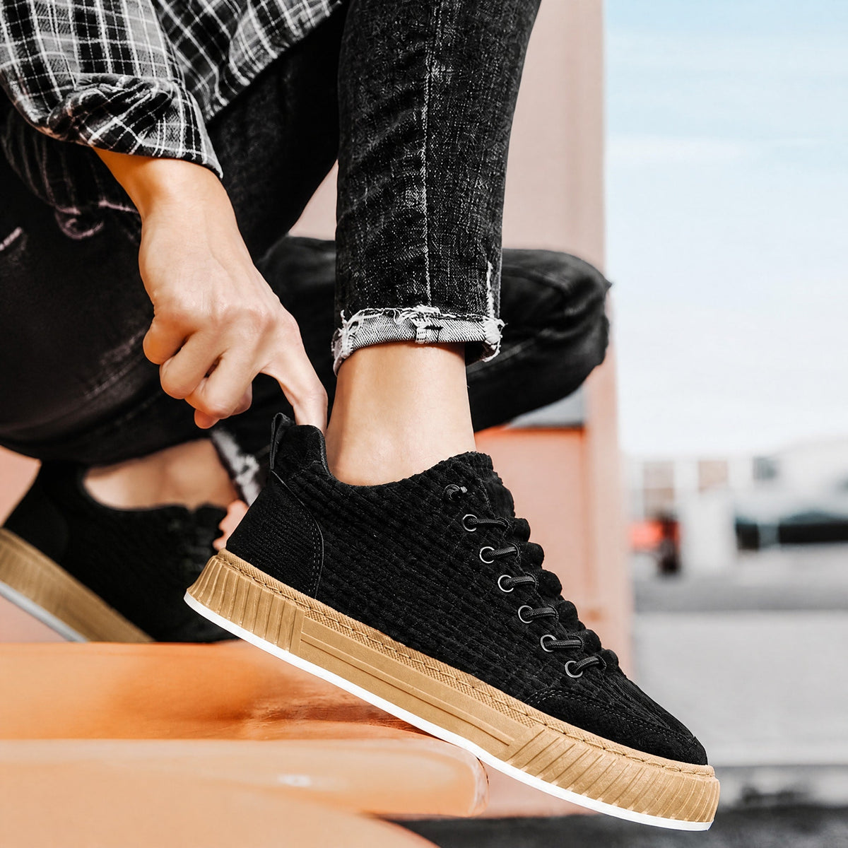 Jonas - Men's Orthopedic Quilted Low-Top Lace-Up Sneakers - Sneakers - Black - Parker&Brooks