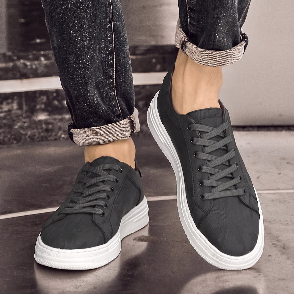 Jonas - Men's Textured Low-Top Lace-Up Sneakers - Sneakers - Black - Parker&Brooks