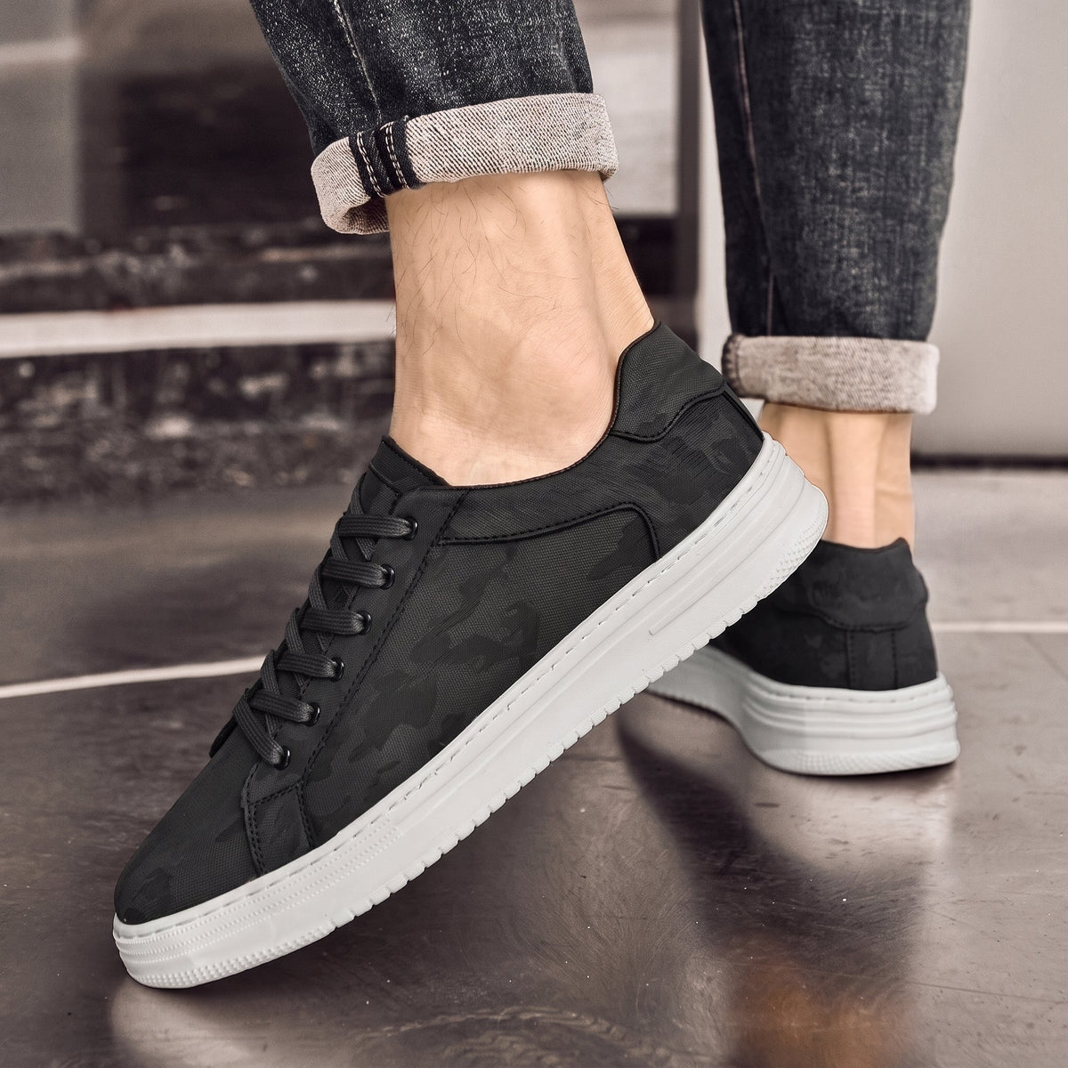 Jonas - Men's Textured Low-Top Lace-Up Sneakers - Sneakers - Black - Parker&Brooks