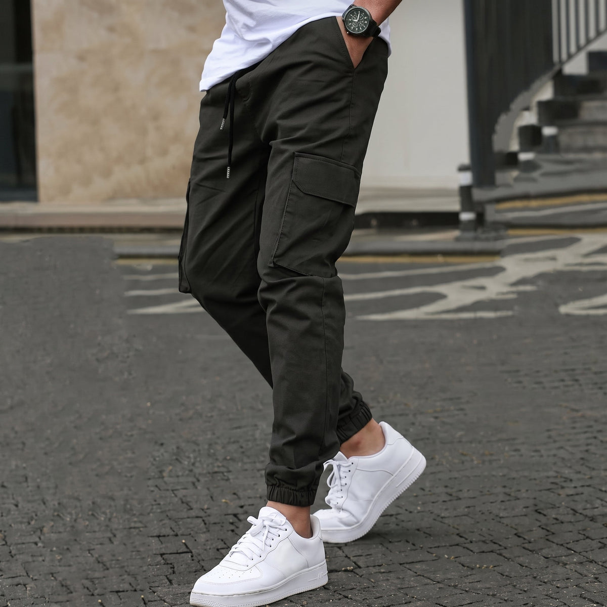 Lionel - Men's Slim Fit Cargo Joggers with Drawstring Waist - Joggers - Black - Parker&Brooks