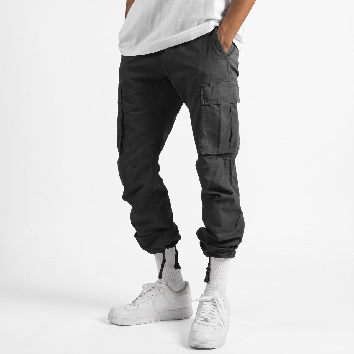 Marcus - Men's Cargo Trousers with Cuffed Hem - Cargo Pants - Black - Parker&Brooks