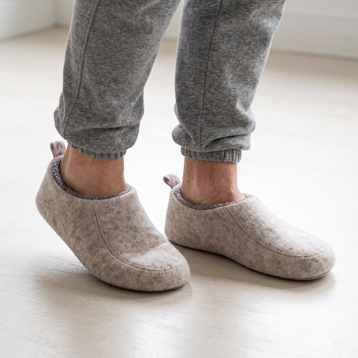 Oliver - Unisex Orthopaedic Slip-On Slippers with Fleece Lining - Slippers - Beige - Sarvento