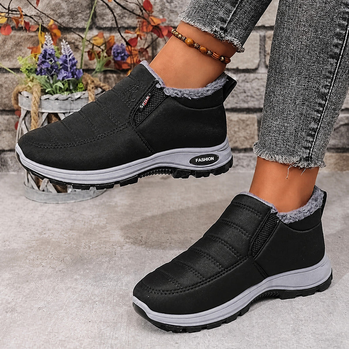 Rowan - Women's Orthopedic Fleece-Lined Slip-On Snow Boots - Boots - Black - Parker&Brooks