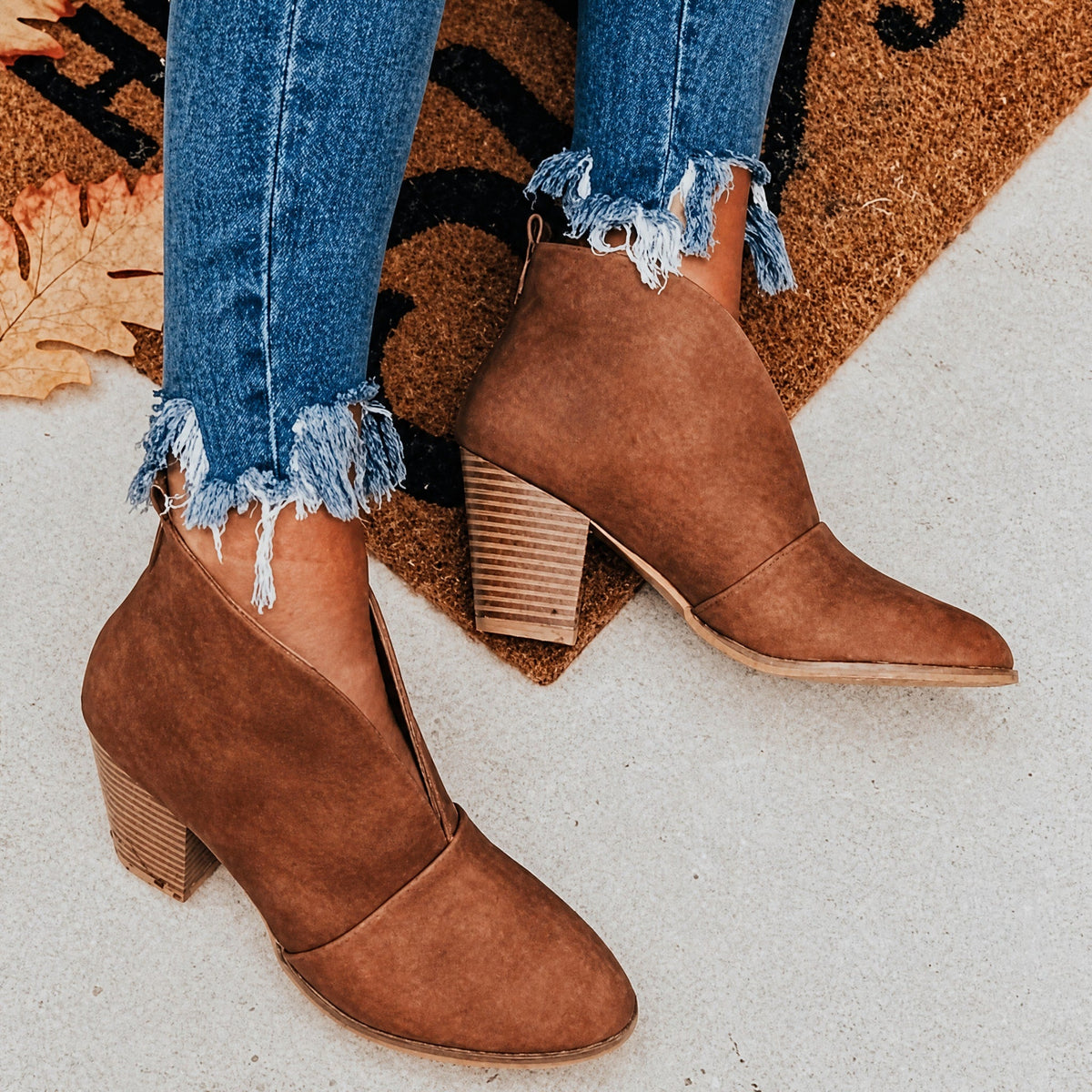 Sophie - Women's Almond Toe Ankle Boots with V-Cut Design and Block Heel - Boots - Brown - Sarvento
