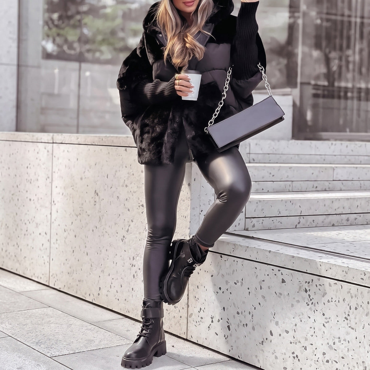 Sophie - Women's Hooded Puffer Jacket with Faux Fur Trim and Zip Closure - Puffer Jacket - Black - Sarvento