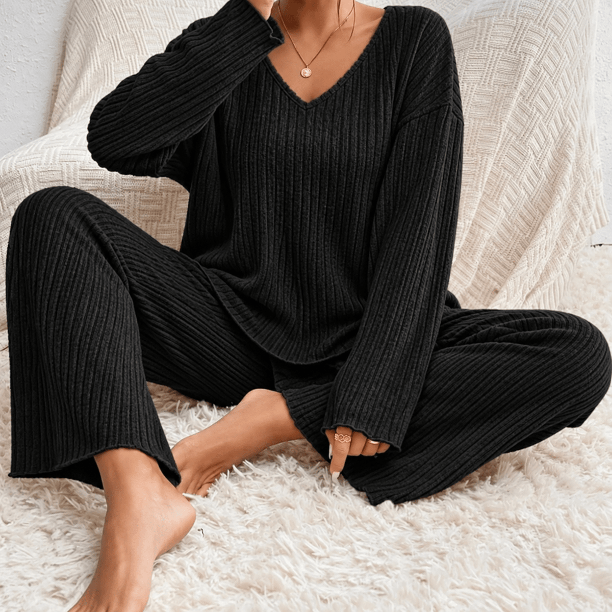 Sophie – Women’s Relaxed Fit V-Neck Ribbed Lounge Set with Wide-Leg Trousers - Loungewear Sets - Black - Sarvento